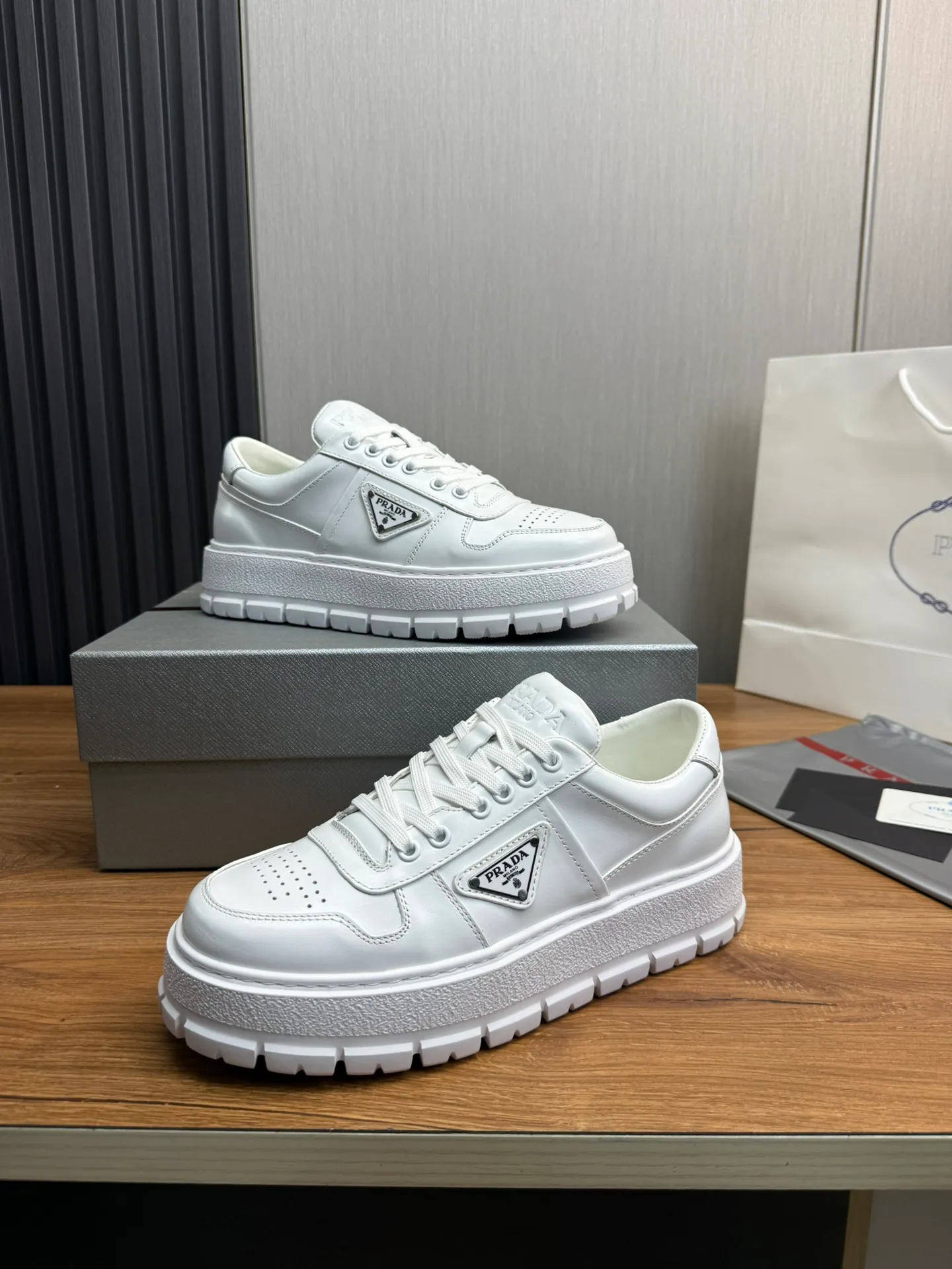 Men's shoes 💰620💰 [PRADA] Autumn and winter hot men's shoes are shipped 👏Official website synchronized ⬆️Original fly-woven cowhide fabric + cowhide lining, 1⃣️:1⃣️reproduction, original sole, 38-45 (45. Customized, non-refundable)